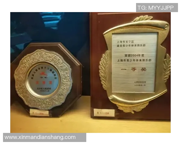 张足球球星勇夺赛场荣耀引领团队奋战再创辉煌