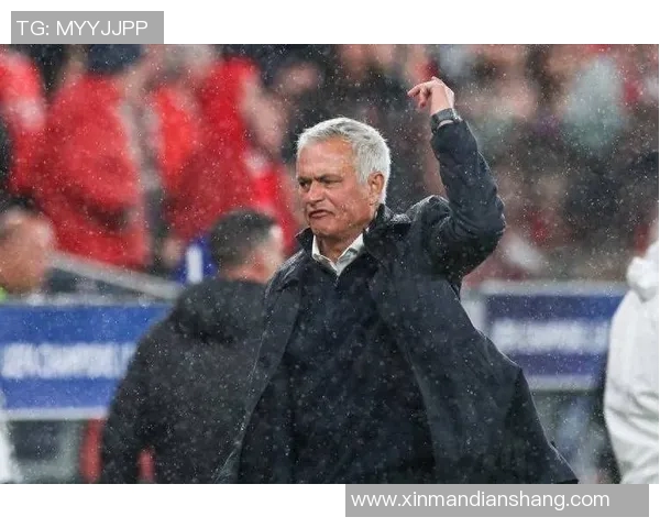 某网红讽刺某足球球星引发热议 粉丝与球迷纷纷表态支持或反对 某网红讽刺某足球球星引发热议 粉丝与球迷纷纷表态支持或反对